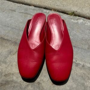 Vince Levins Red Leather Mules/size 7 M/240mm